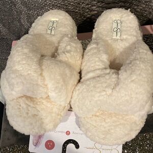 Jessica Simpson Memory Foam Plush Indoor/Outdoor Slipper Shoes L 8-9 Ivory